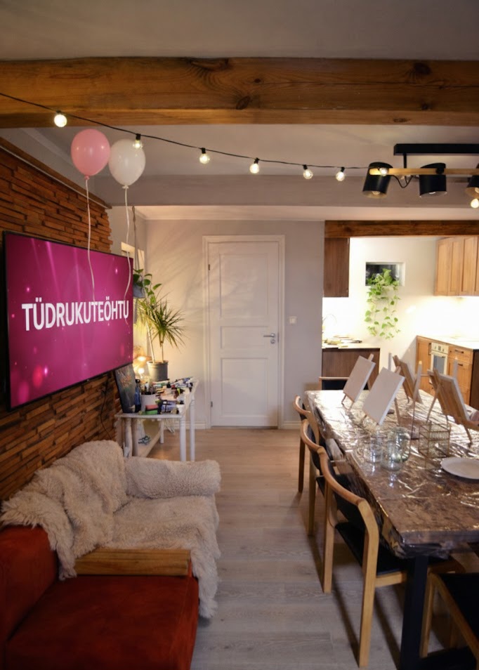 tüdrukuteõhtu töötoas: mull, loovus ja päris mälestus (3h) tüdrukuteõhtu töötoas: mull, loovus ja päris mälestus (3h)