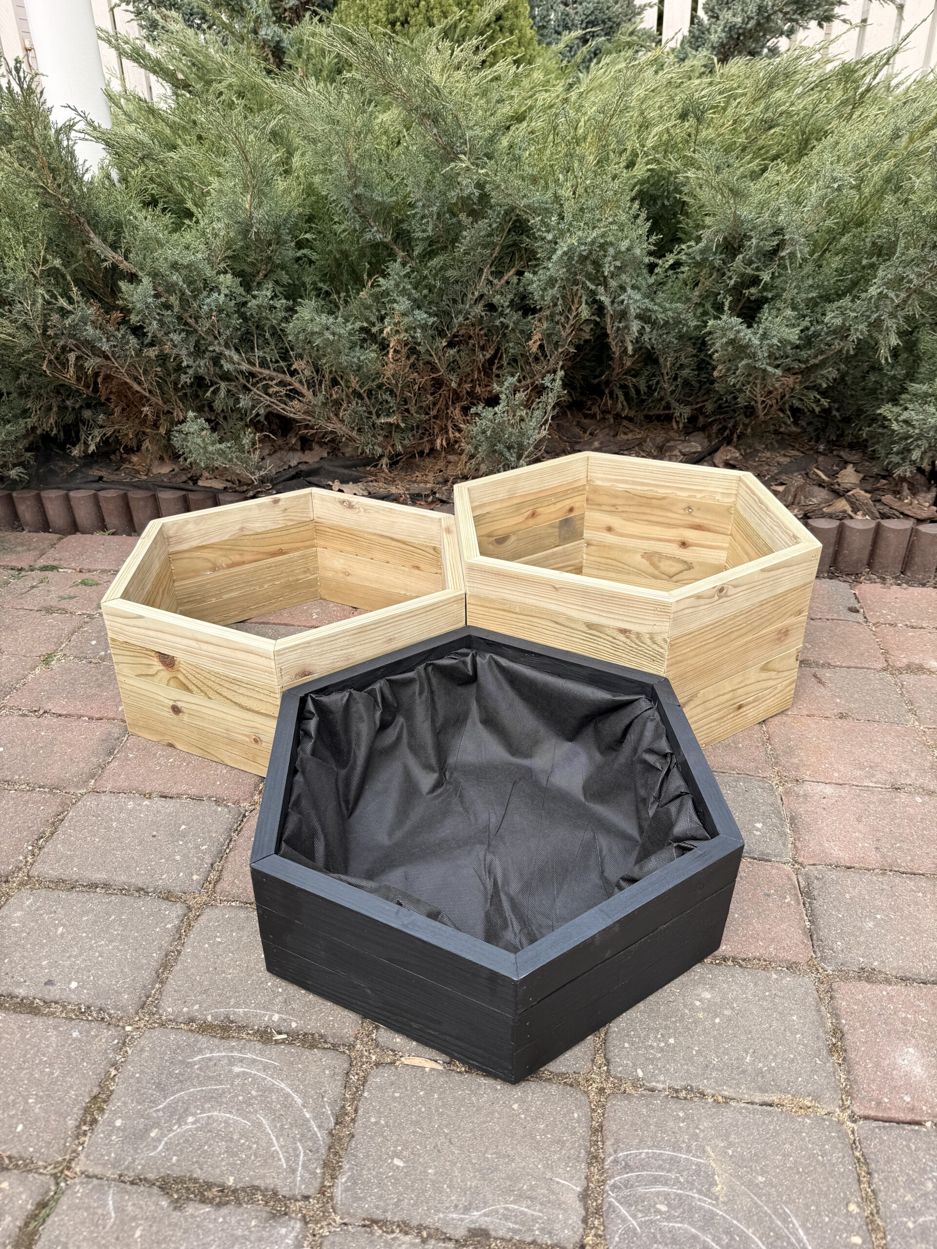 kuusnurkne puidust taime ja lillekast – 50 cm diameetriga