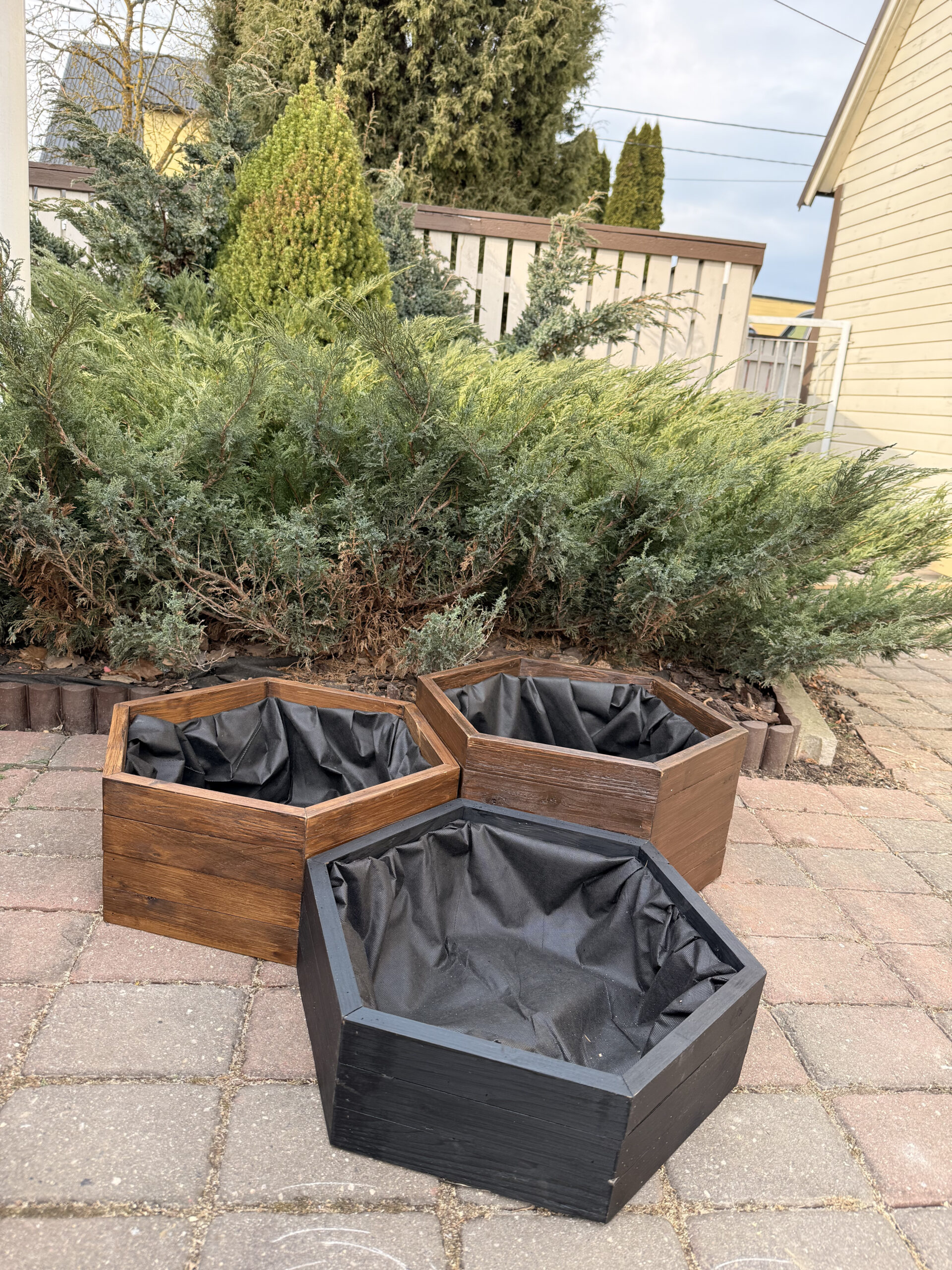 kuusnurkne puidust taime ja lillekast – 50 cm diameetriga