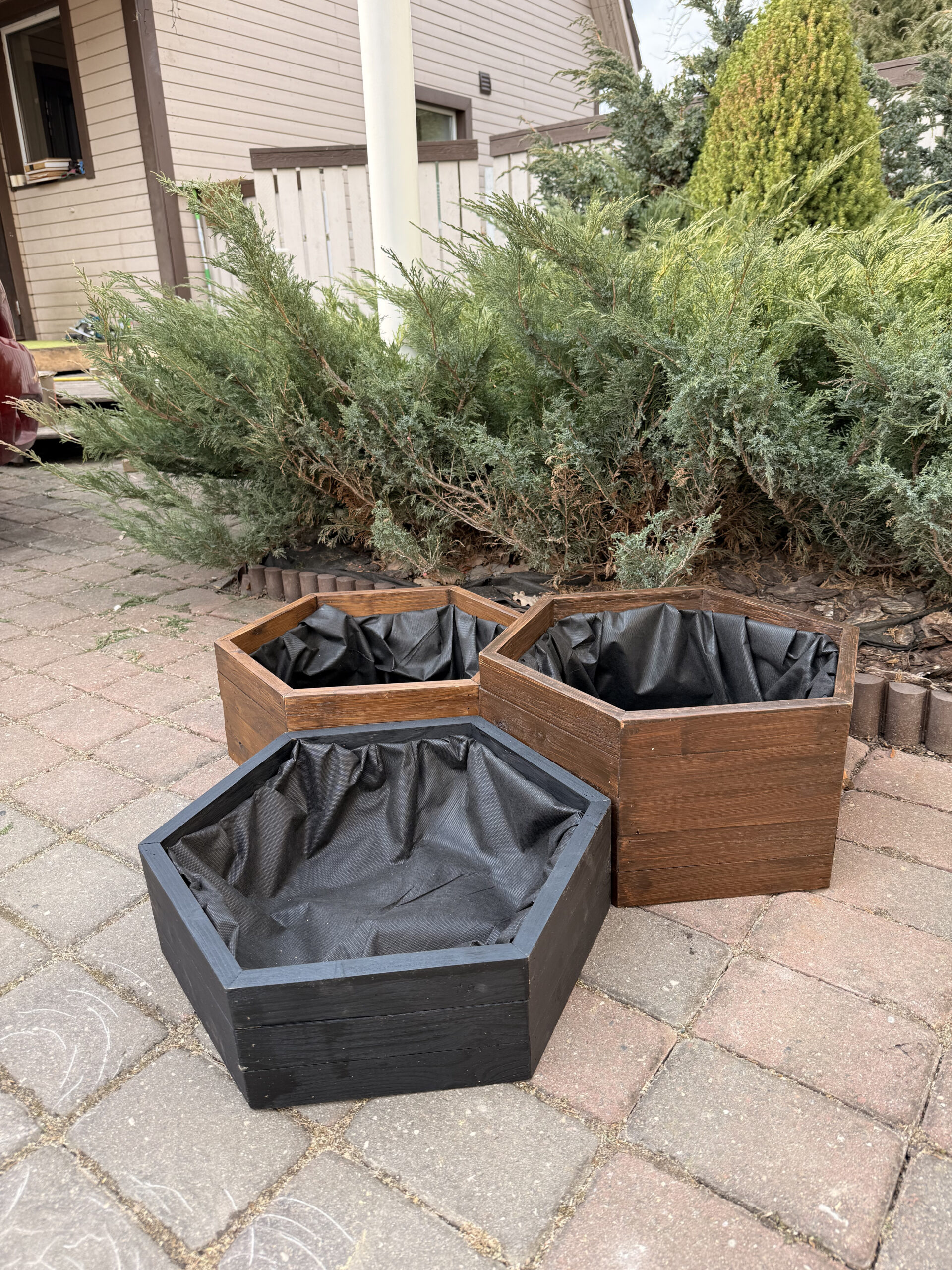 kuusnurkne puidust taime ja lillekast – 50 cm diameetriga