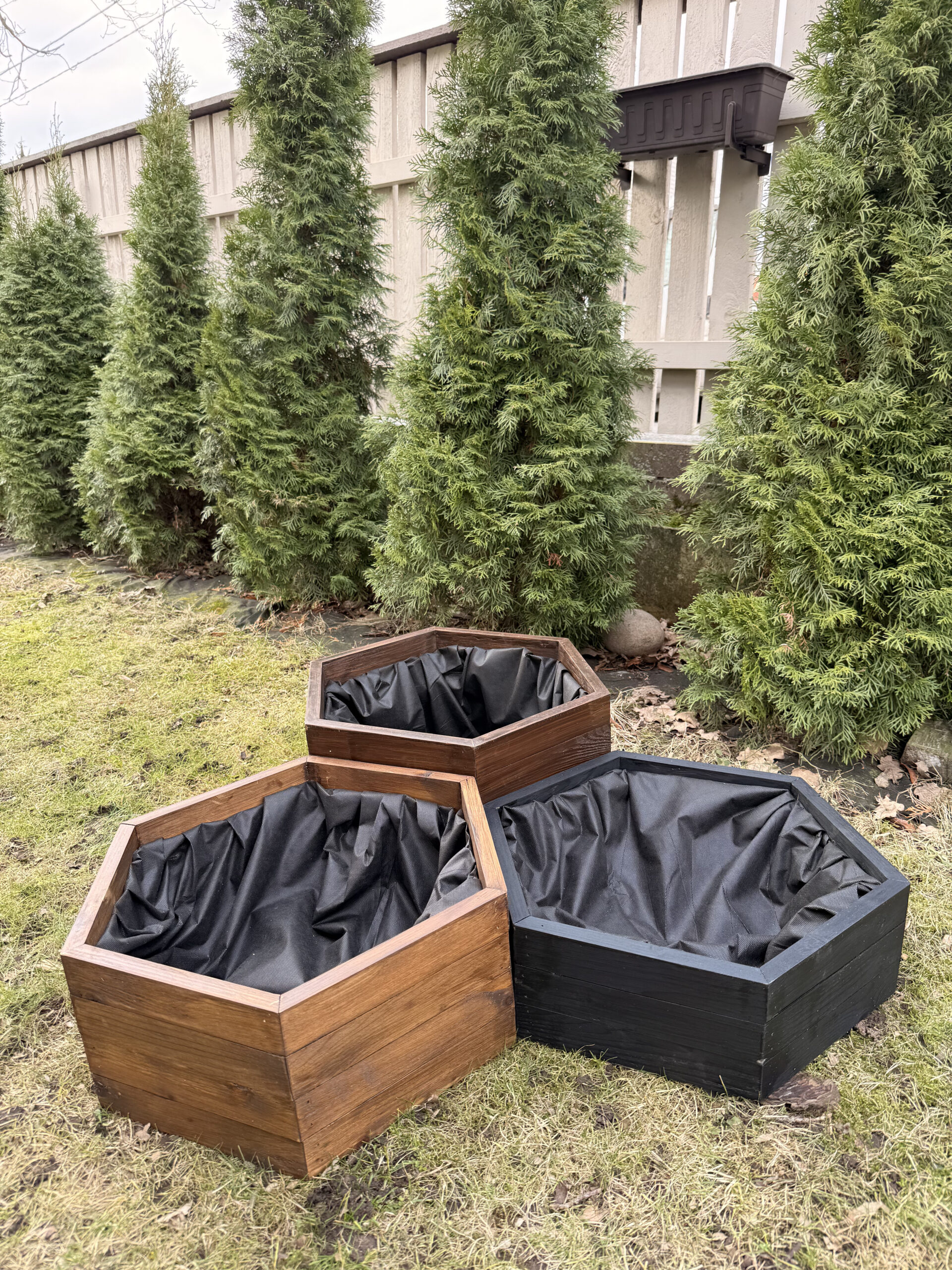 kuusnurkne puidust taime ja lillekast – 50 cm diameetriga