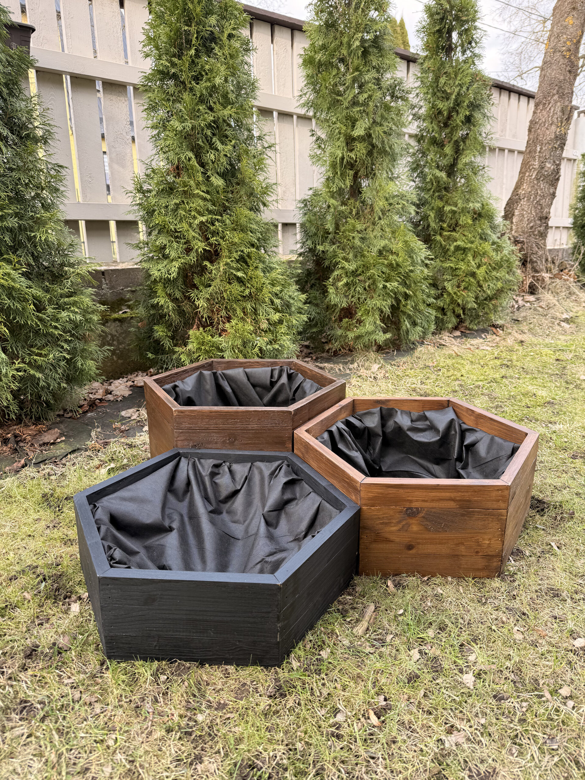 kuusnurkne puidust taime ja lillekast – 50 cm diameetriga