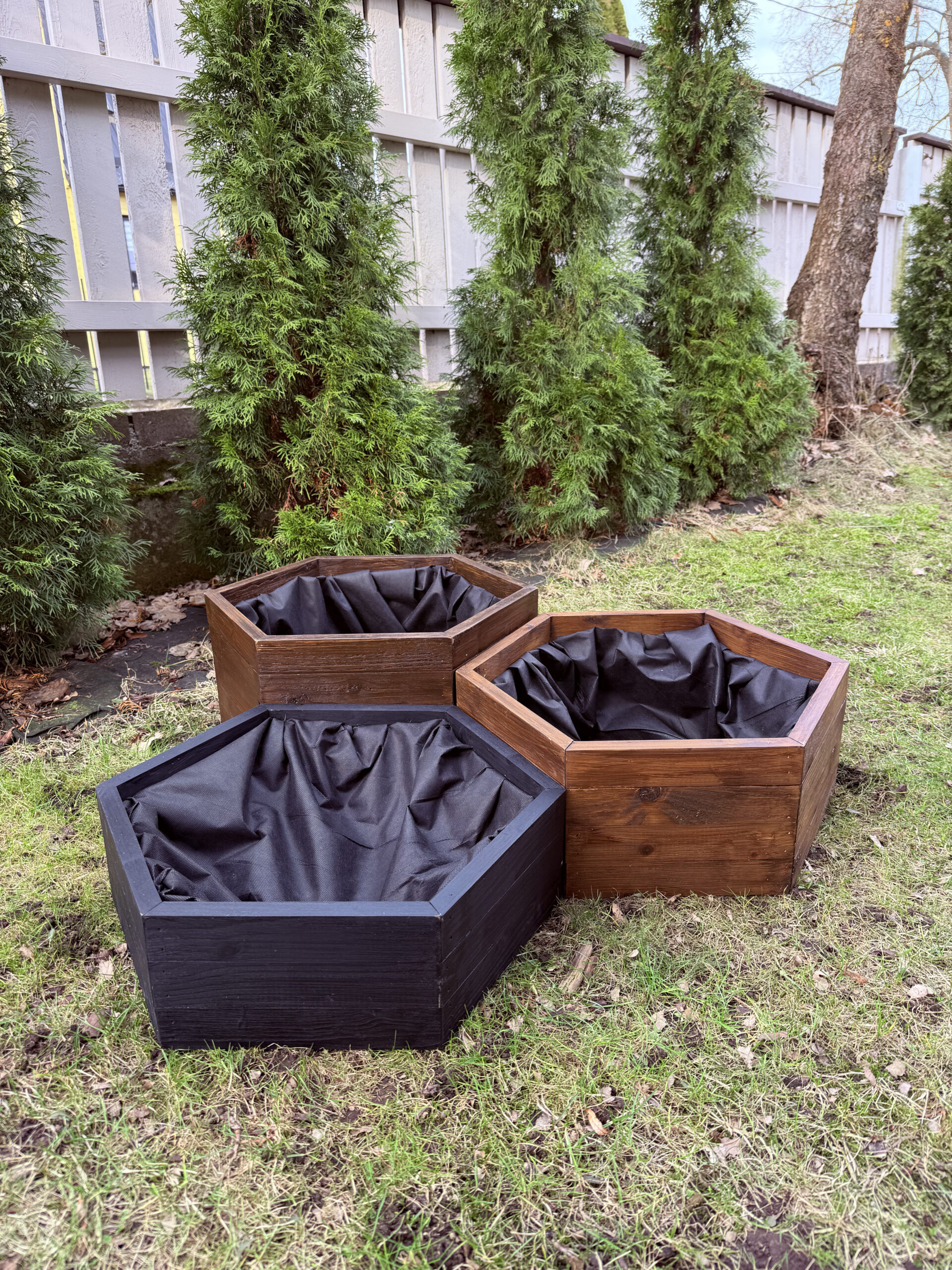 kuusnurkne puidust taime ja lillekast – 50 cm diameetriga