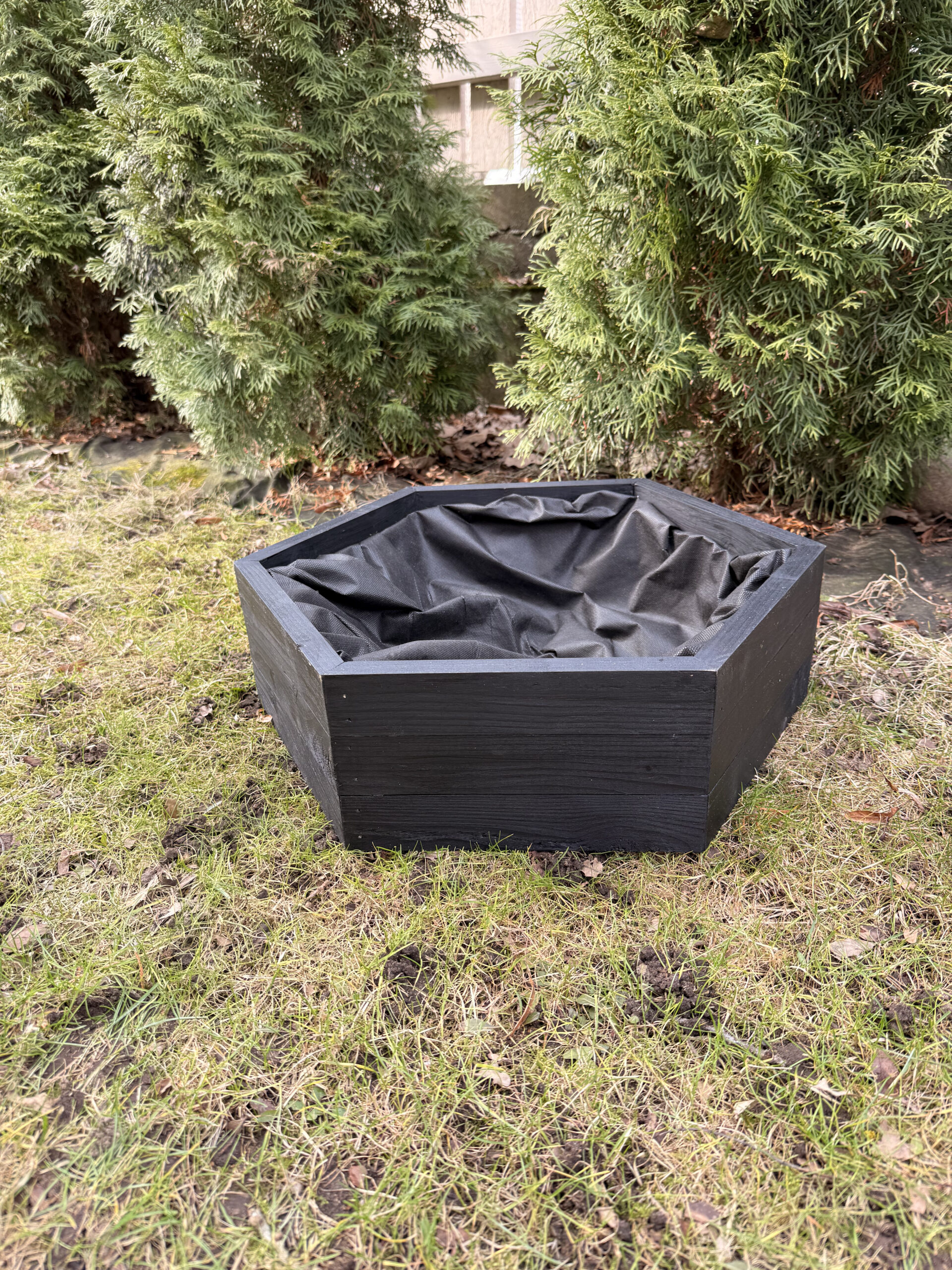 kuusnurkne puidust taime ja lillekast – 50 cm diameetriga