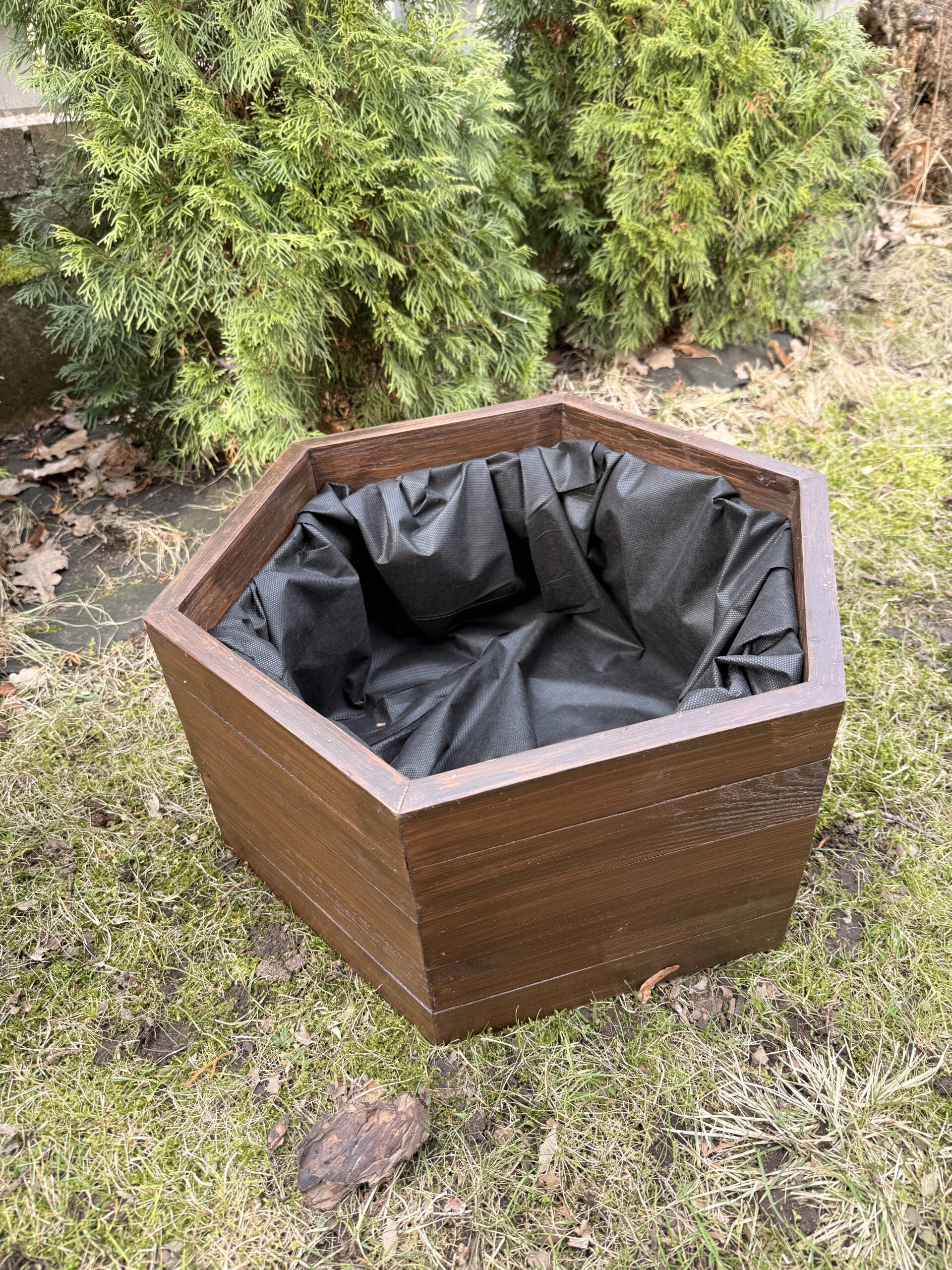 kuusnurkne puidust taime ja lillekast – 50 cm diameetriga