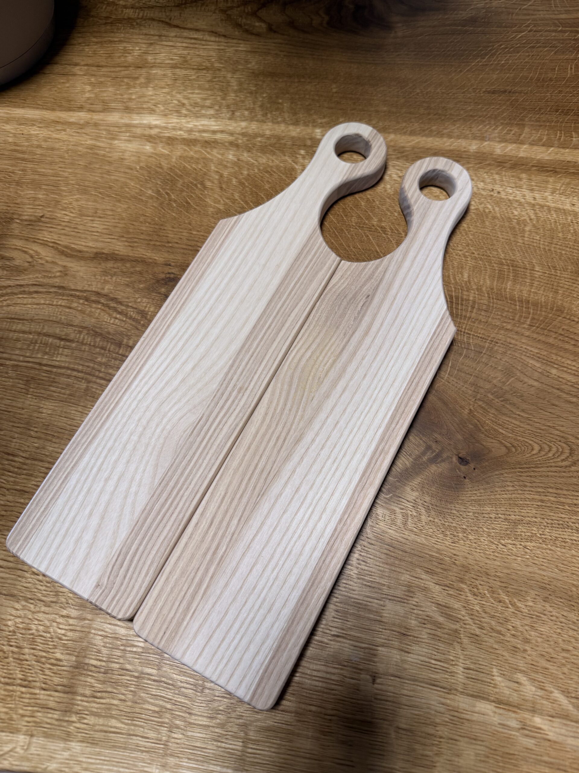 elegantne serveerimislaud käepidemega