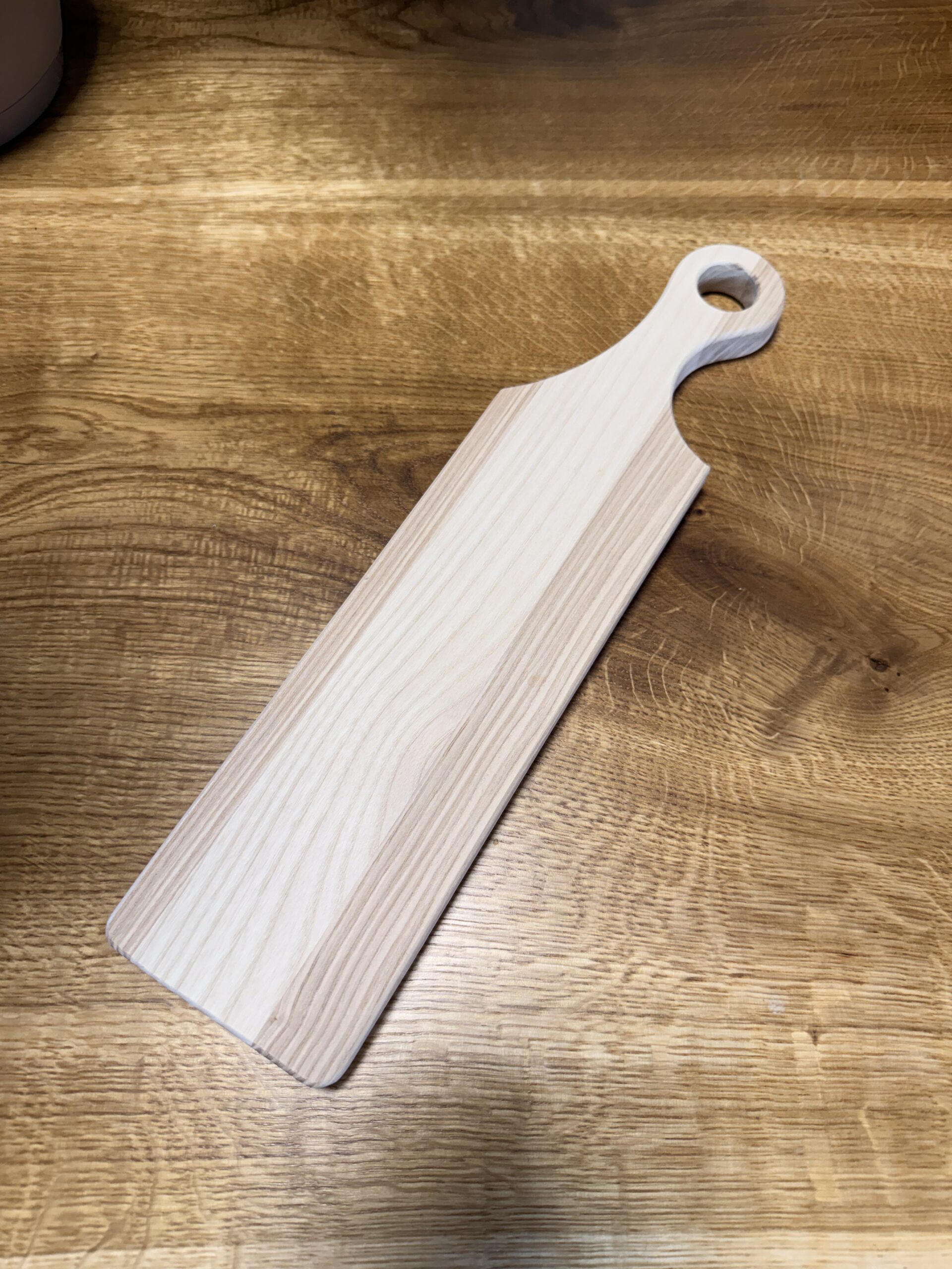 elegantne serveerimislaud käepidemega